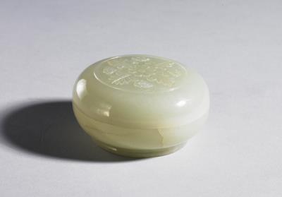 图片[2]-Jade round box carved with flowers, Qing dynasty (1644-1911)-China Archive